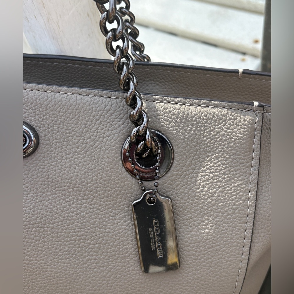 Coach Turnlock Pebble Leather Chain Tote 27 with Gunmetal Hardware - Picture 4 of 17